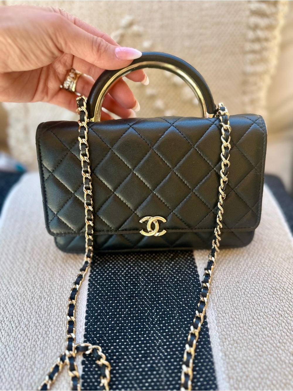 Chanel Wallet On Chain with Handle Lambskin & Gold Black - Picture 4 of 16